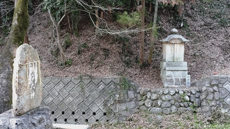 水神社の祠