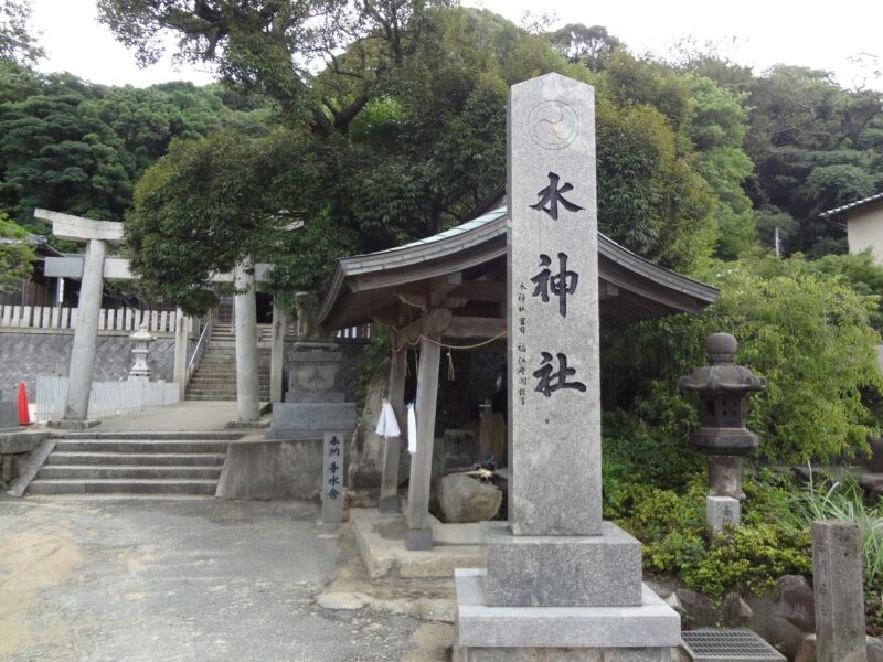 水神社の祠